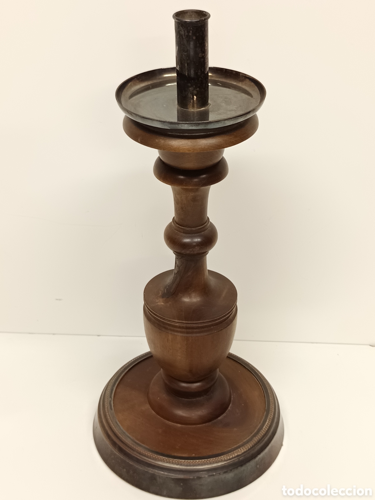 Antig&uuml;edades: Candelabro en madera de nogal y metal - Foto 3