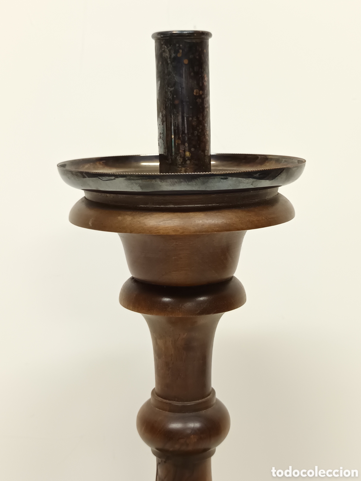 Antig&uuml;edades: Candelabro en madera de nogal y metal - Foto 5