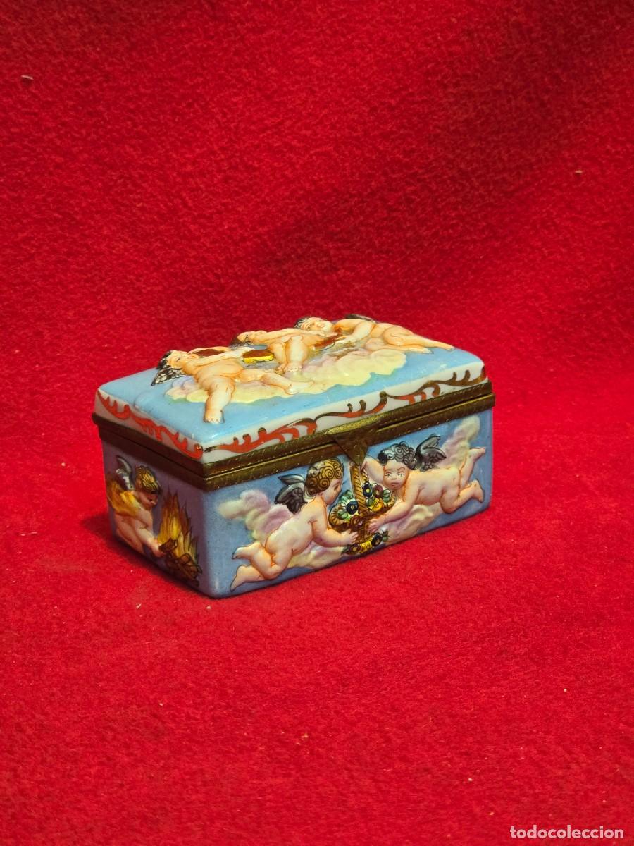 Antig&uuml;edades: CAJA DE PORCELANA ESTILO DE CAPODIMONTE - Foto 1