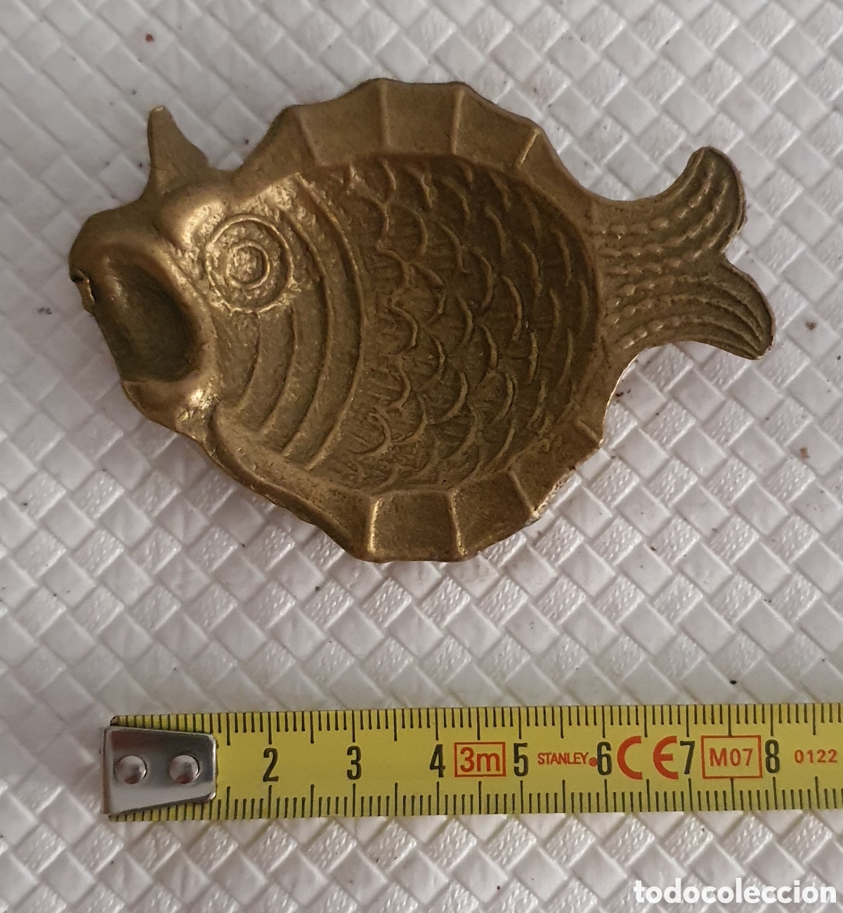 Antig&uuml;edades: Cenicero metalico con forma de pez - Foto 2