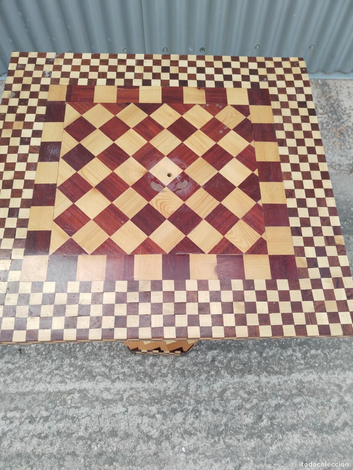 Antig&uuml;edades: mesa de madera con marqueteria - Foto 3