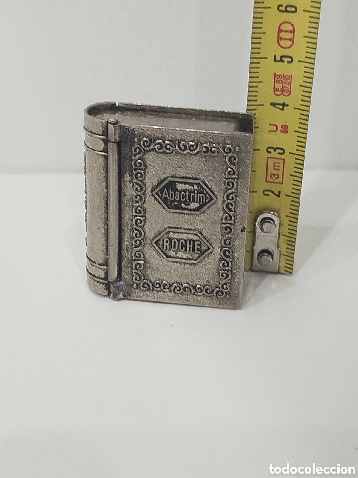 Antig&uuml;edades: PASTILLERO METALICO EN FORMA DE LIBRO - Foto 5