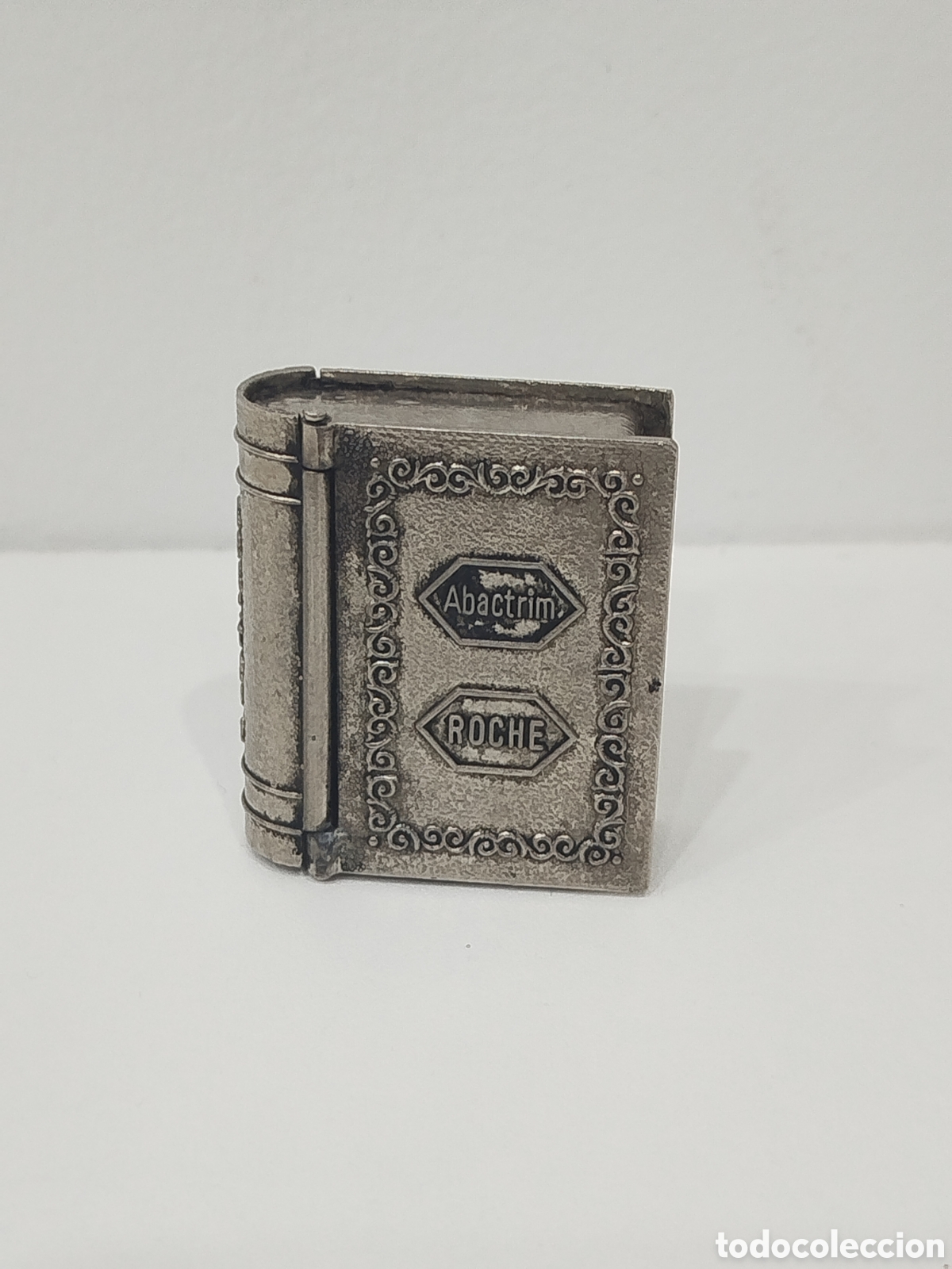 Antig&uuml;edades: PASTILLERO METALICO EN FORMA DE LIBRO - Foto 1