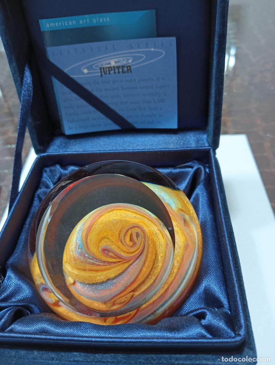Antig&uuml;edades: Jupiter &rdquo;Planets&rdquo; Glass Eye Studio paperweight. - Foto 2
