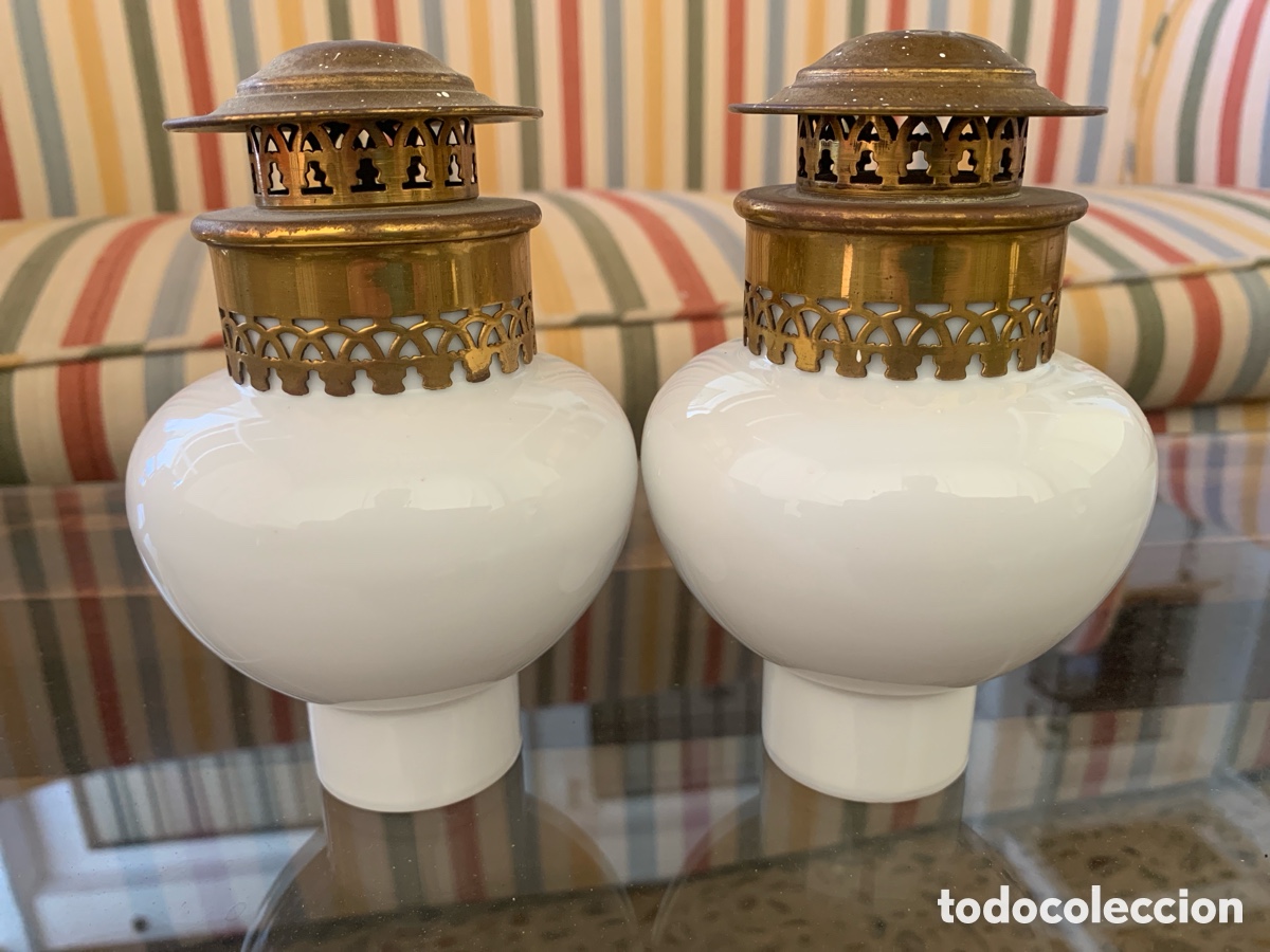 Antig&uuml;edades: Peque&ntilde;a 2 tulipas blancas opalina - Foto 2