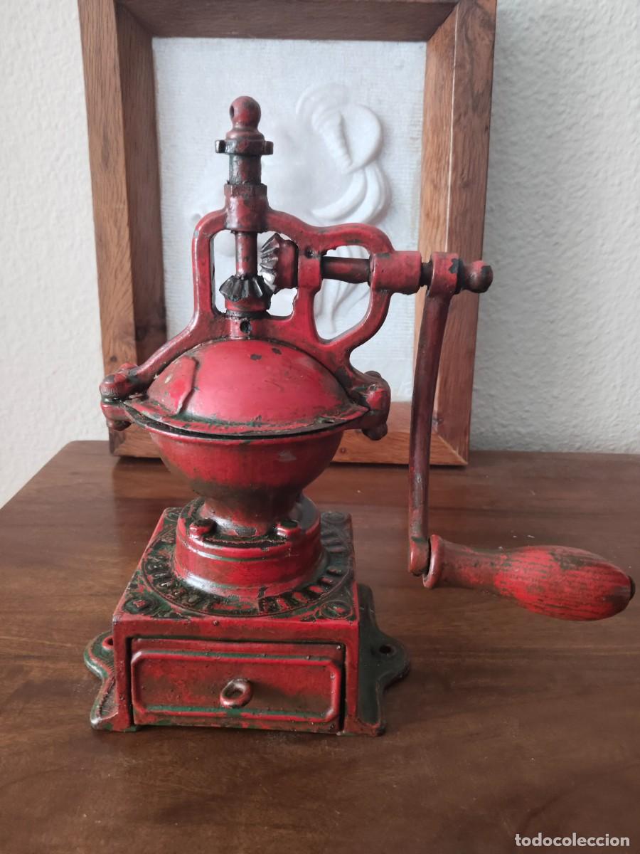 Antiques: Antiguo molinillo de caf&eacute;. Peugeot. Funcionando.