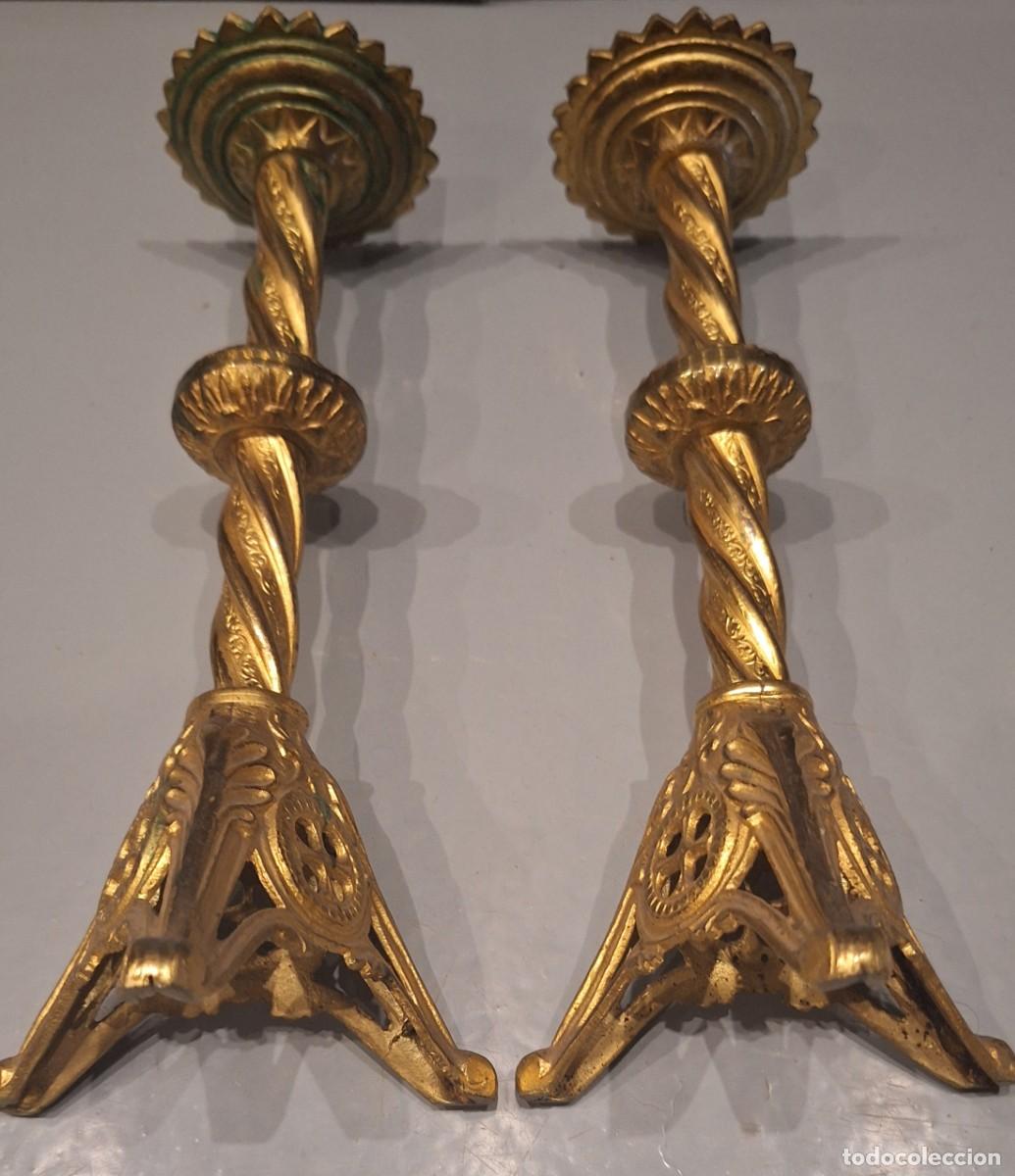 Antig&uuml;edades: Pareja de candelabros de bronce, estilo salom&oacute;nico con columna retorcida - Foto 2