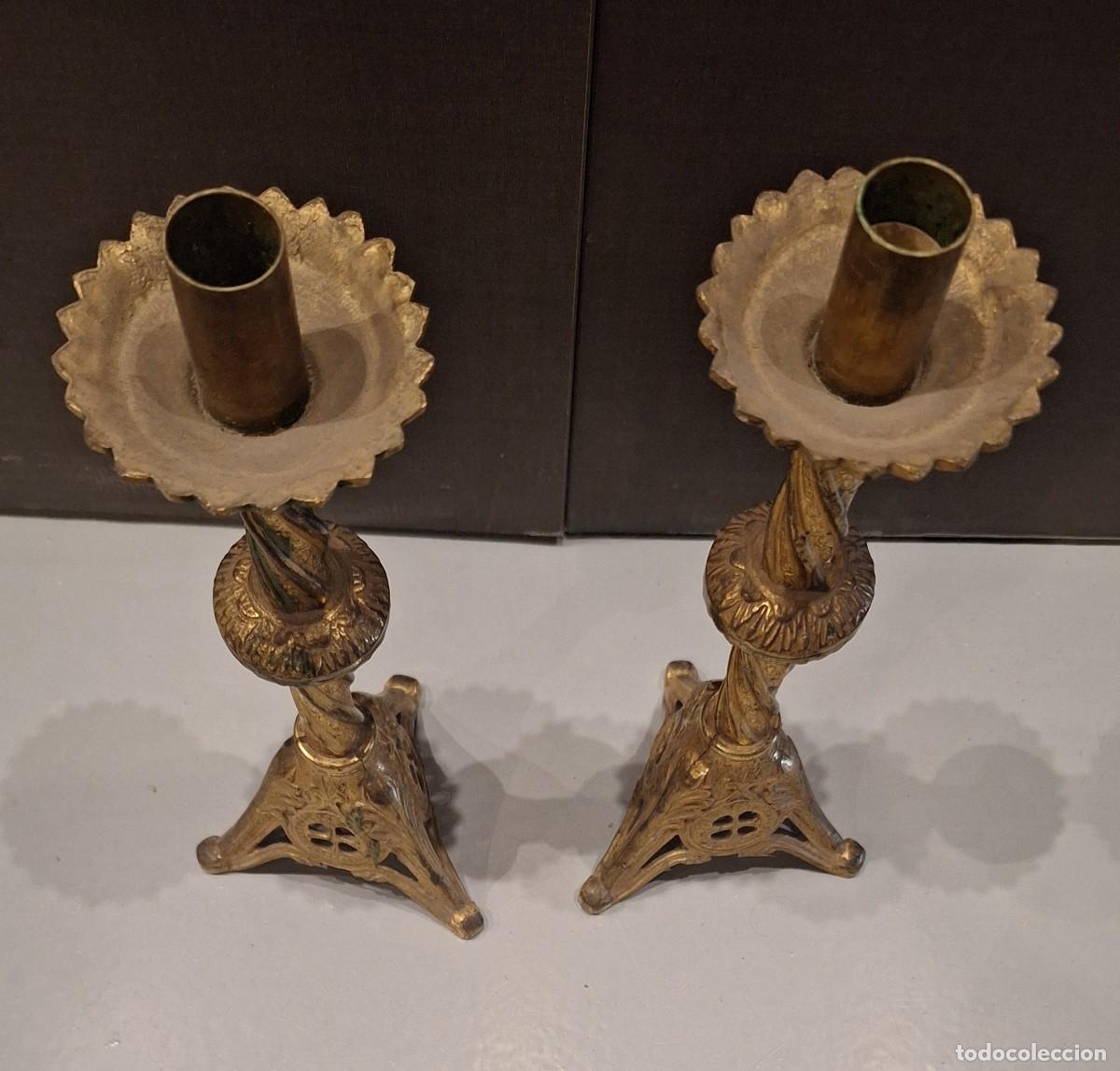 Antig&uuml;edades: Pareja de candelabros de bronce, estilo salom&oacute;nico con columna retorcida - Foto 3