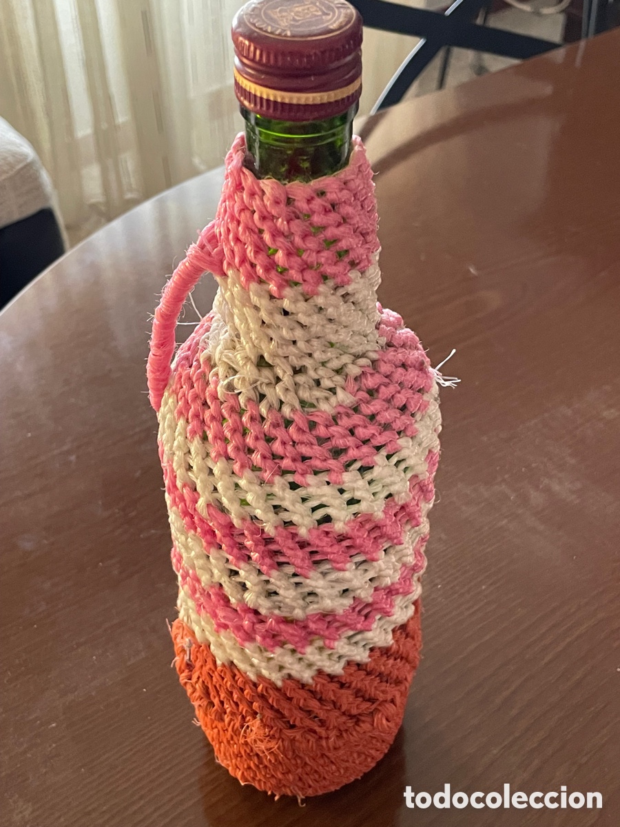Antig&uuml;edades: Botella de cristal forrada a mano con cuerda - Foto 1
