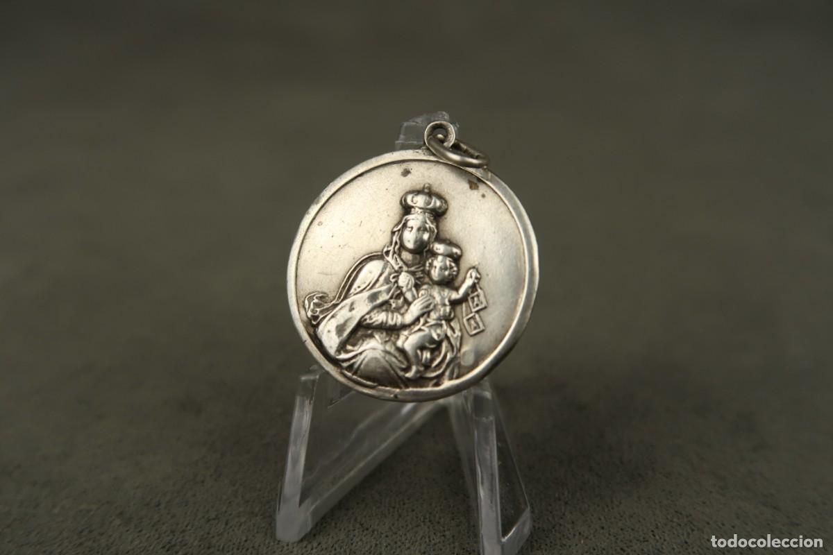 Antig&uuml;edades: Antigua Medalla Religiosa de Plata - Foto 2
