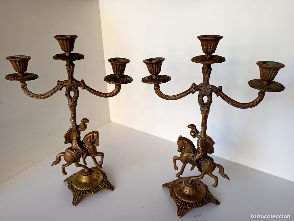 Antig&uuml;edades: Pareja de candelabros de bronce - Foto 1