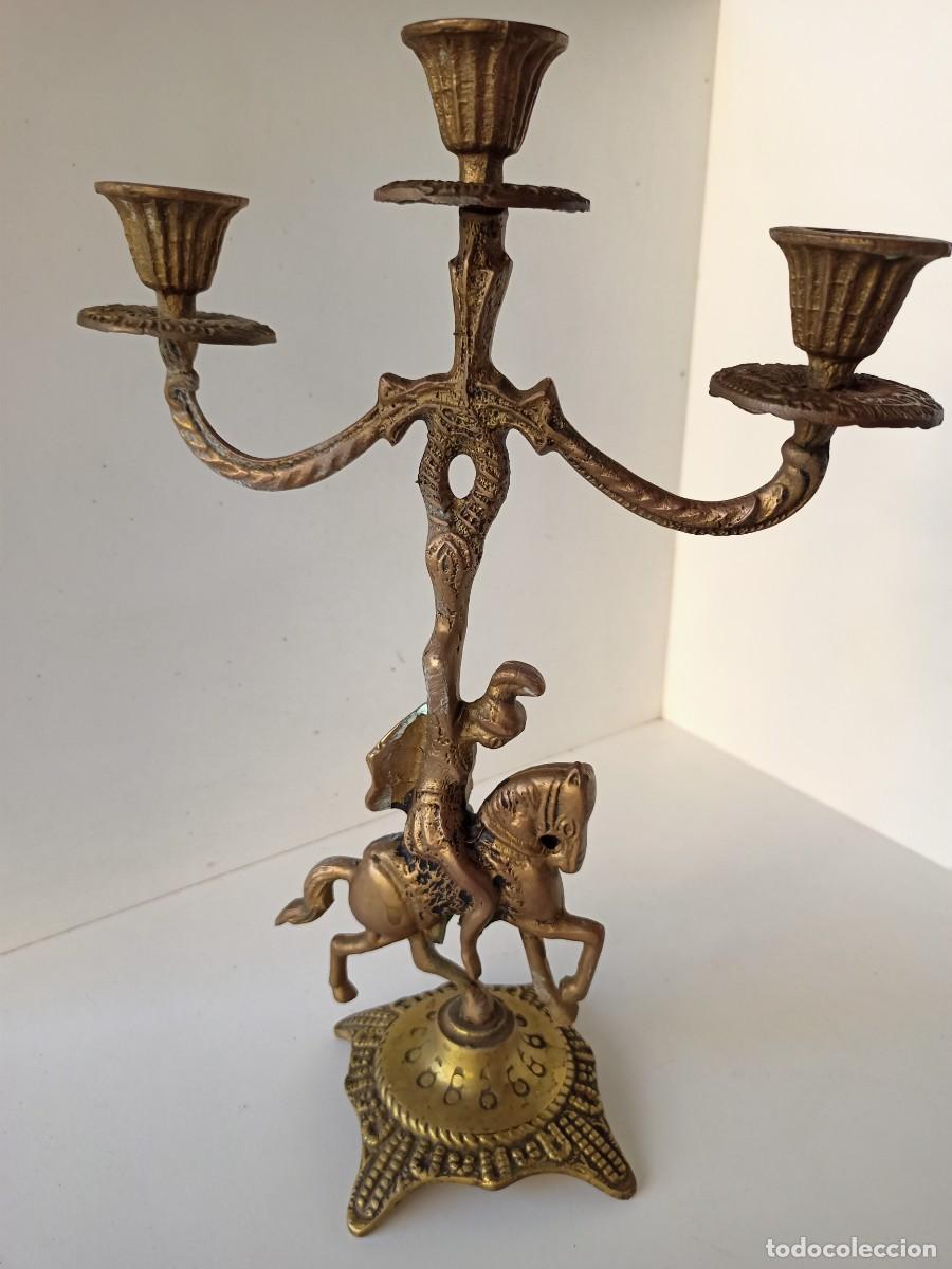Antig&uuml;edades: Pareja de candelabros de bronce - Foto 2