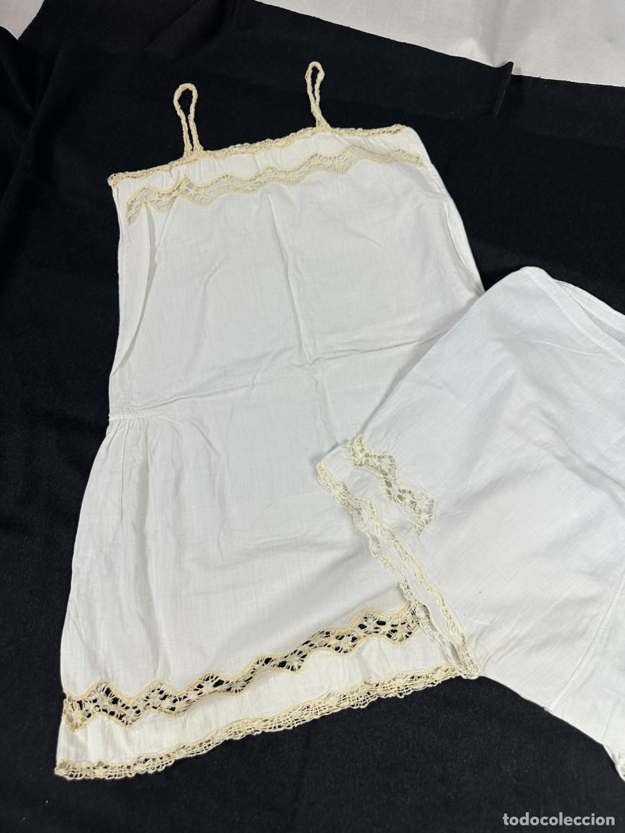 Antig&uuml;edades: Lote de camisola y bragas - Foto 1