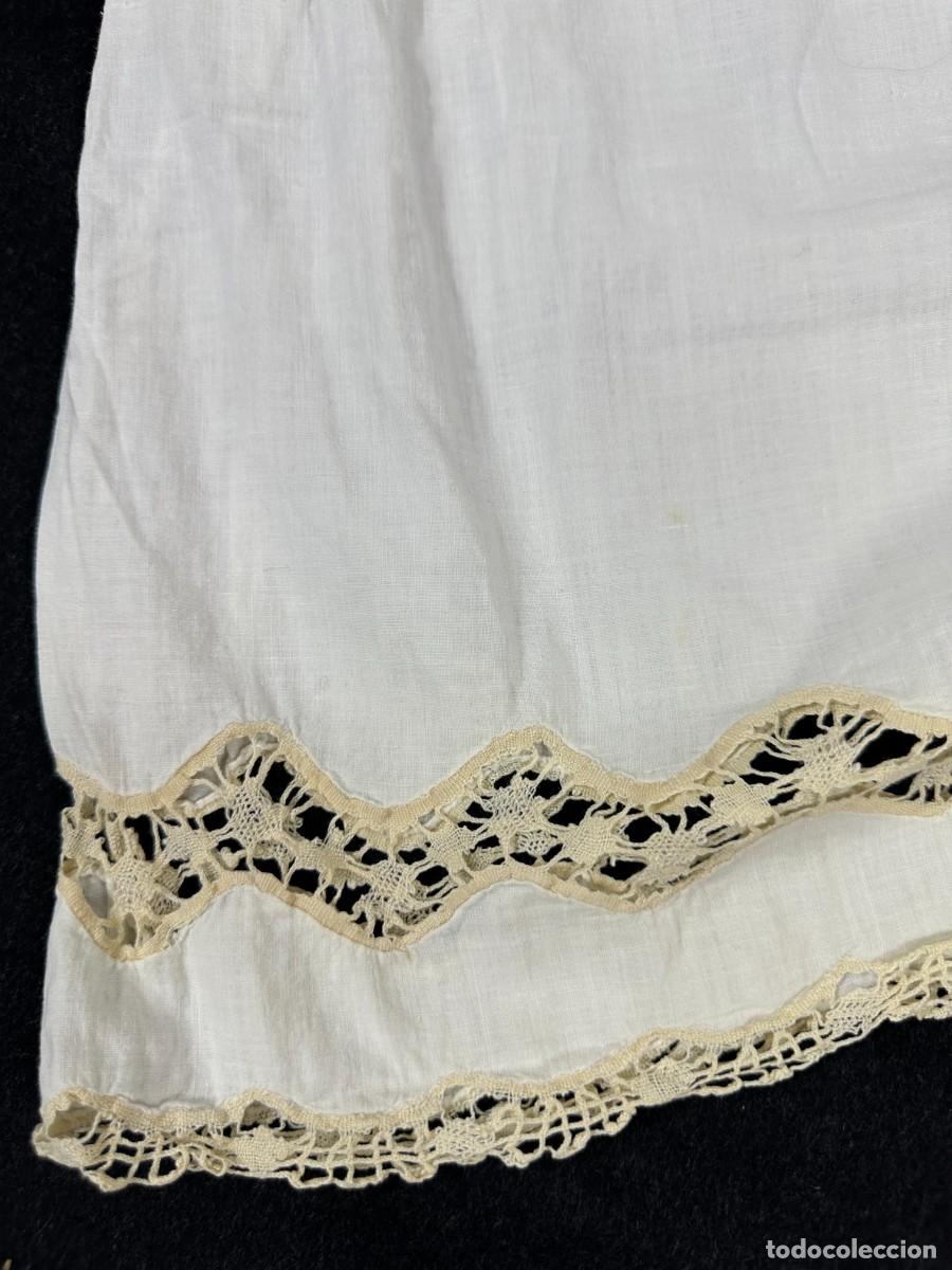 Antig&uuml;edades: Lote de camisola y bragas - Foto 3
