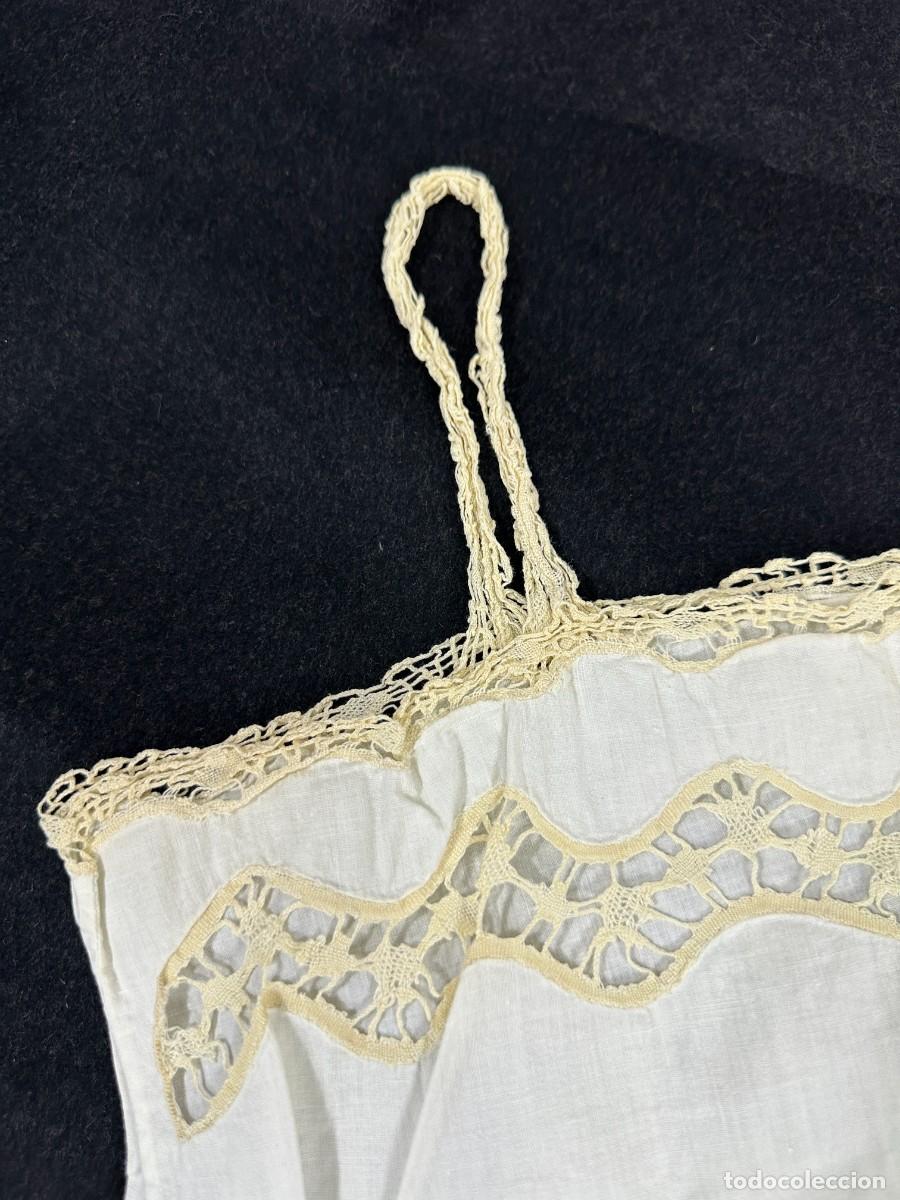 Antig&uuml;edades: Lote de camisola y bragas - Foto 6