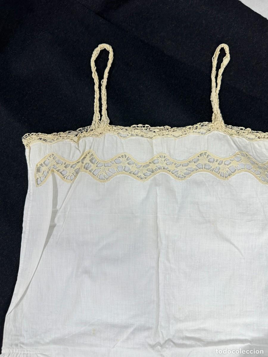 Antig&uuml;edades: Lote de camisola y bragas - Foto 8