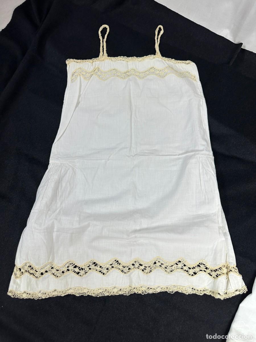 Antig&uuml;edades: Lote de camisola y bragas - Foto 10