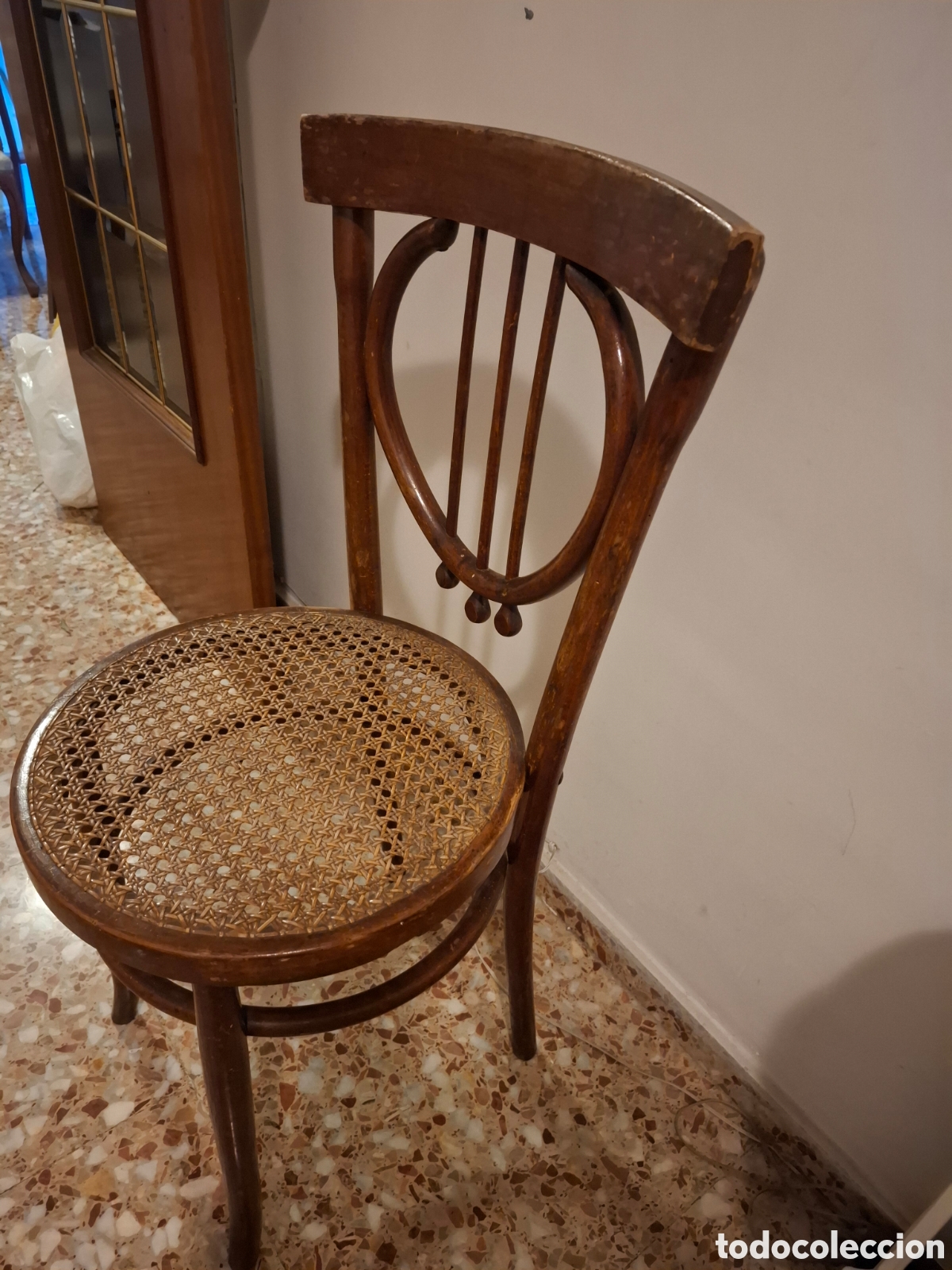 Antig&uuml;edades: 4 sillas antiguas iguales - Foto 1
