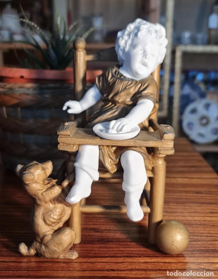 Antig&uuml;edades: Biscuit imagen de ni&ntilde;o comiendo de bronce - Foto 1