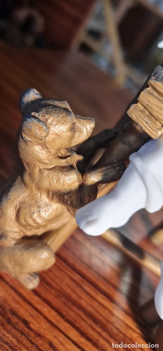 Antig&uuml;edades: Biscuit imagen de ni&ntilde;o comiendo de bronce - Foto 9