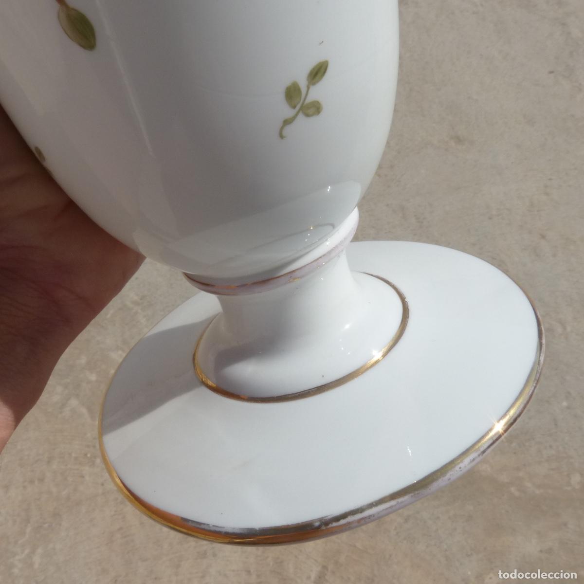 Antig&uuml;edades: Antiguo centro de opalina pintado a mano, 31,5cm, 1778gr. - Foto 3