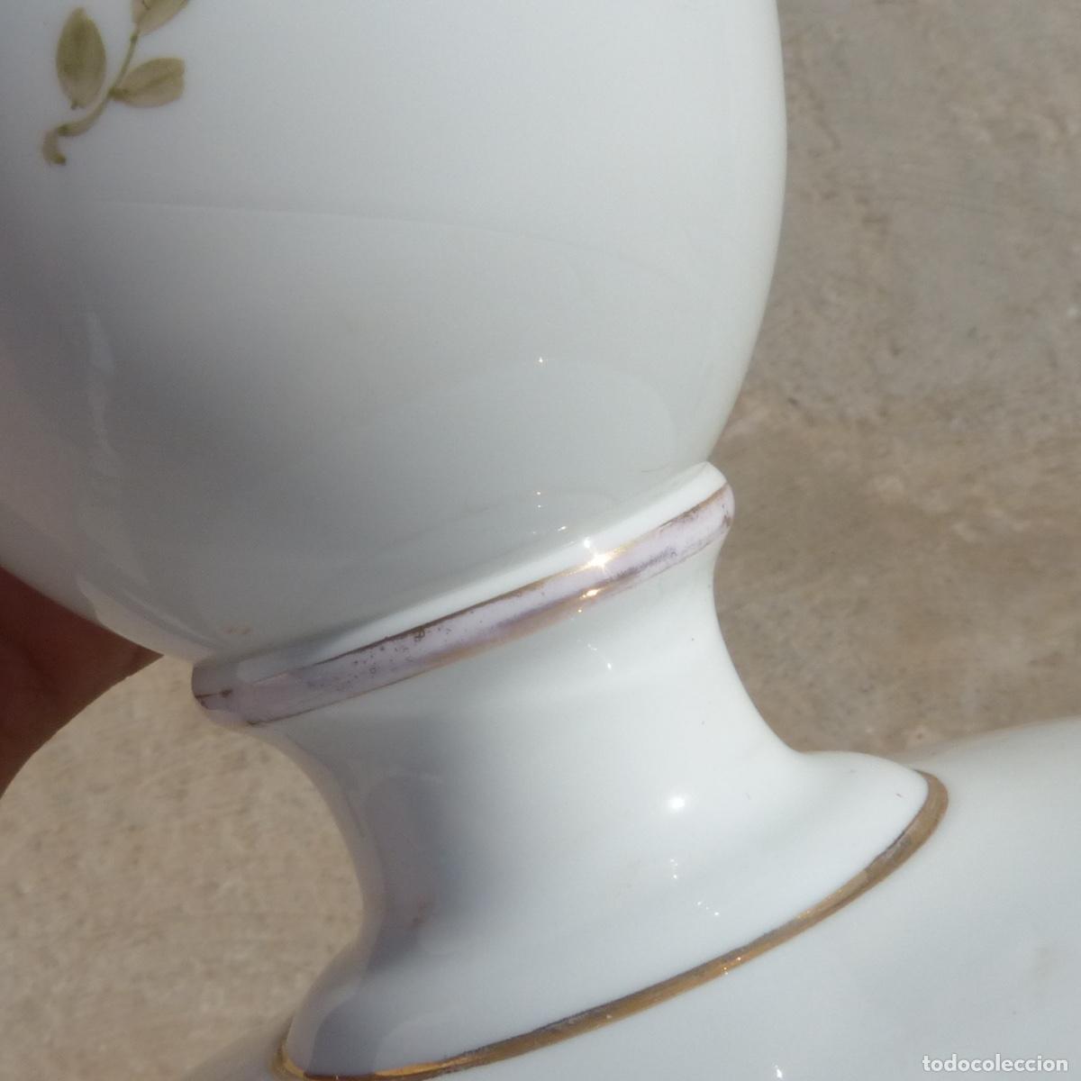 Antig&uuml;edades: Antiguo centro de opalina pintado a mano, 31,5cm, 1778gr. - Foto 7