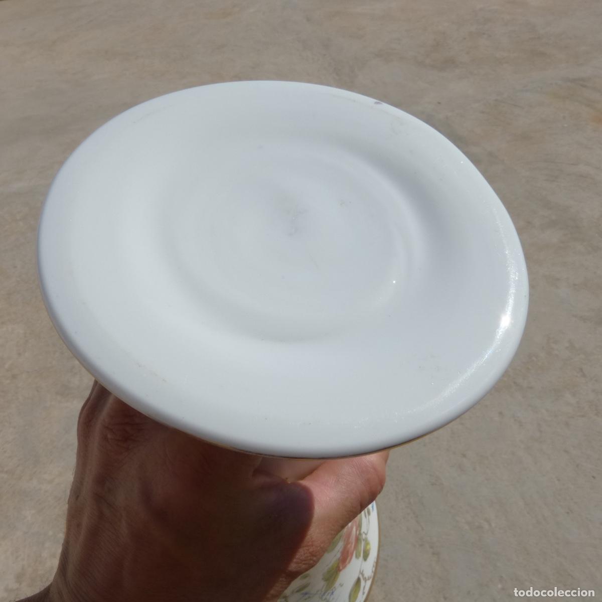 Antig&uuml;edades: Antiguo centro de opalina pintado a mano, 31,5cm, 1778gr. - Foto 11