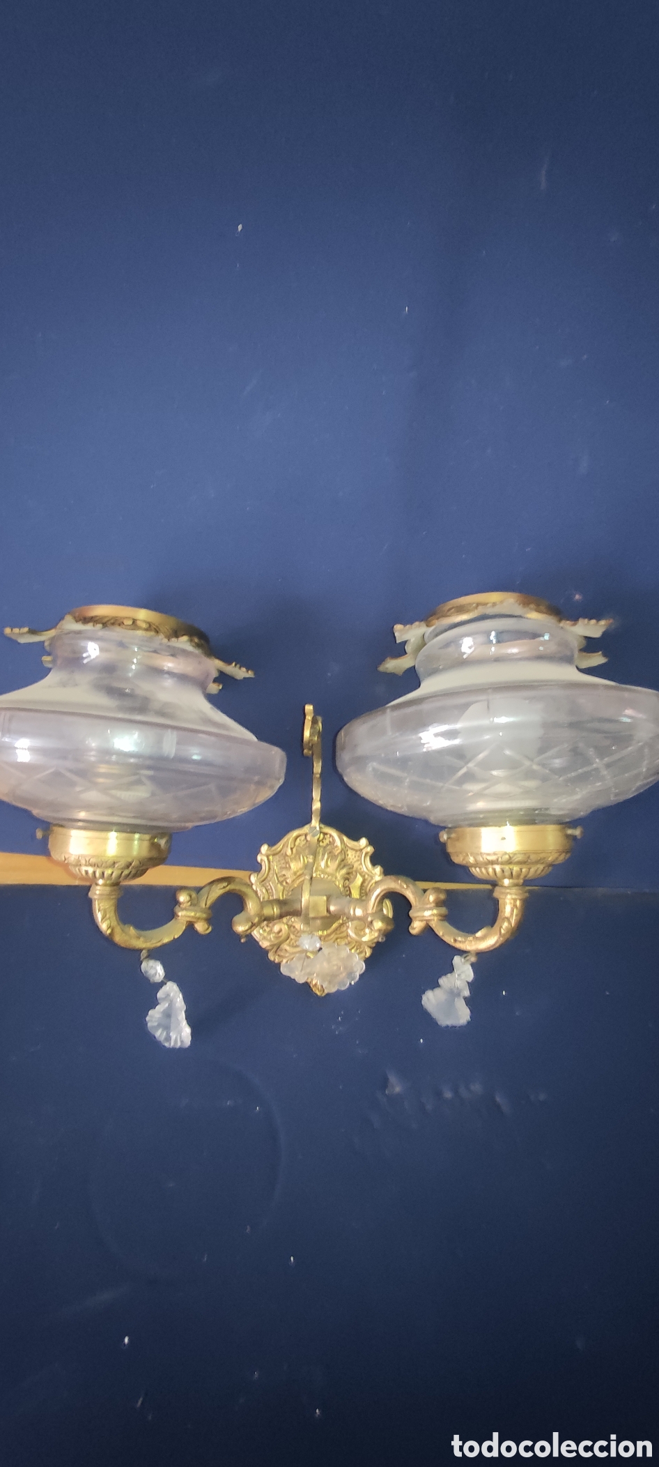 Antig&uuml;edades: Antiguo aplique de bronce con tulipas - Foto 2