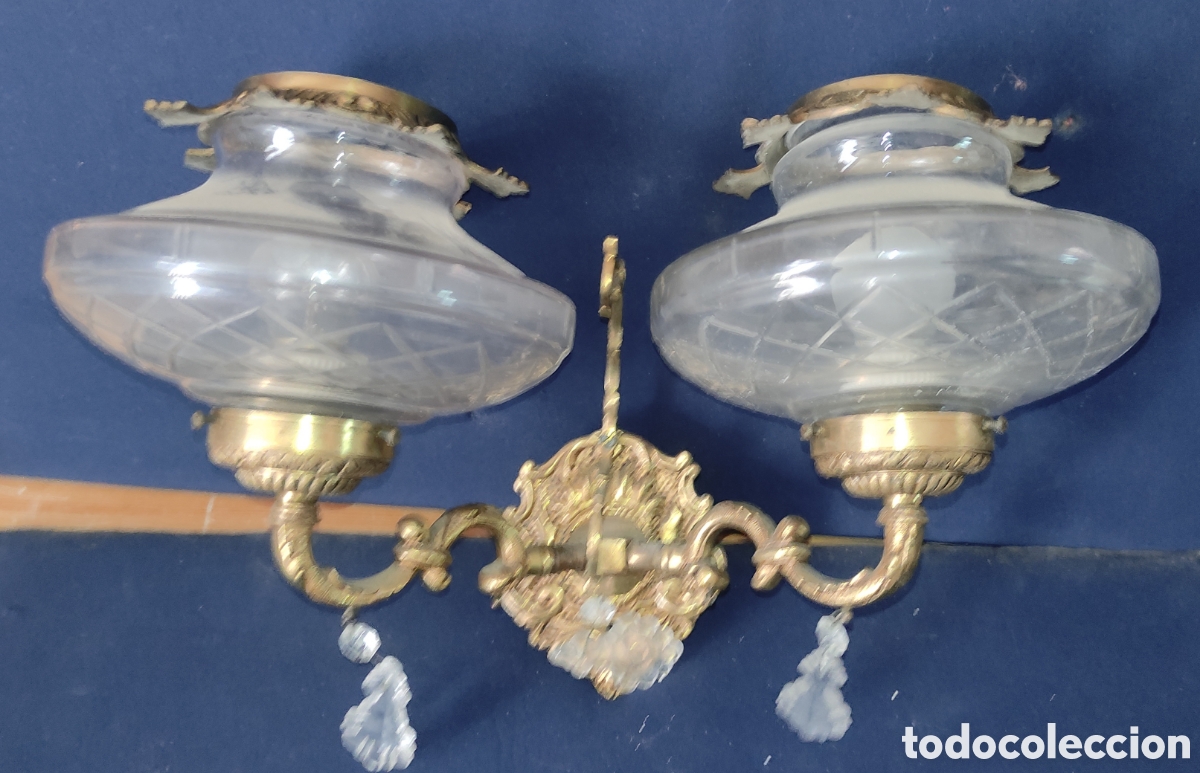 Antig&uuml;edades: Antiguo aplique de bronce con tulipas - Foto 1
