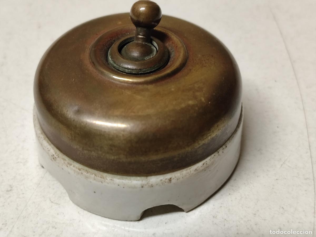 Antig&uuml;edades: ANTIGUO INTERRUPTOR DORADO 6CM - Foto 2