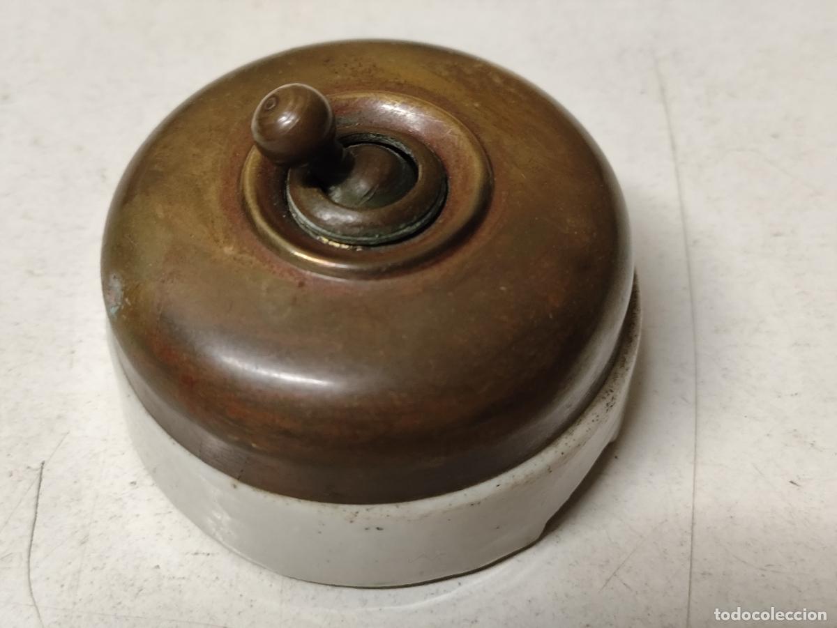 Antig&uuml;edades: ANTIGUO INTERRUPTOR DORADO 6CM - Foto 1