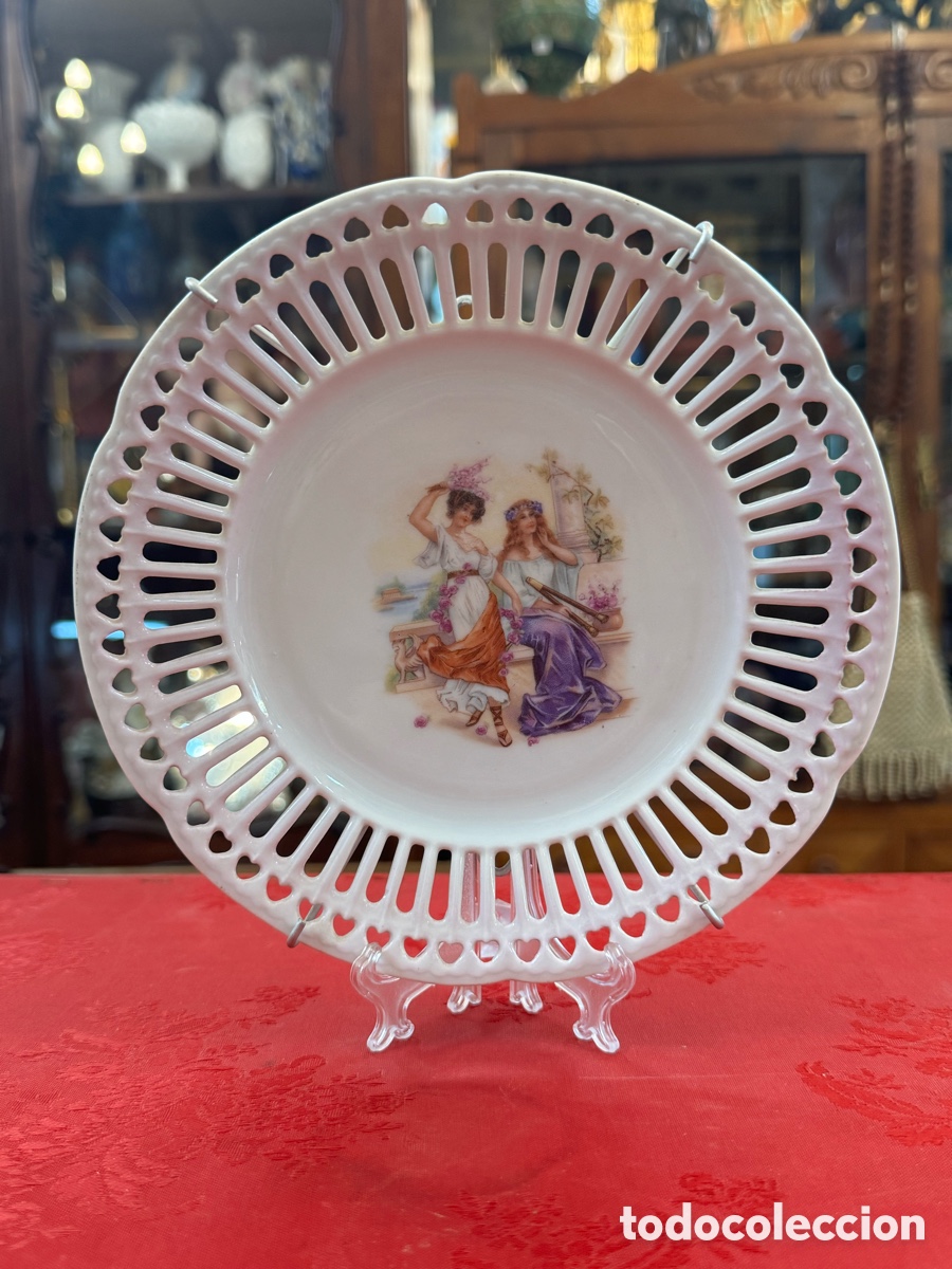 Antig&uuml;edades: PLATO DE PORCELANA CALADA - Foto 1