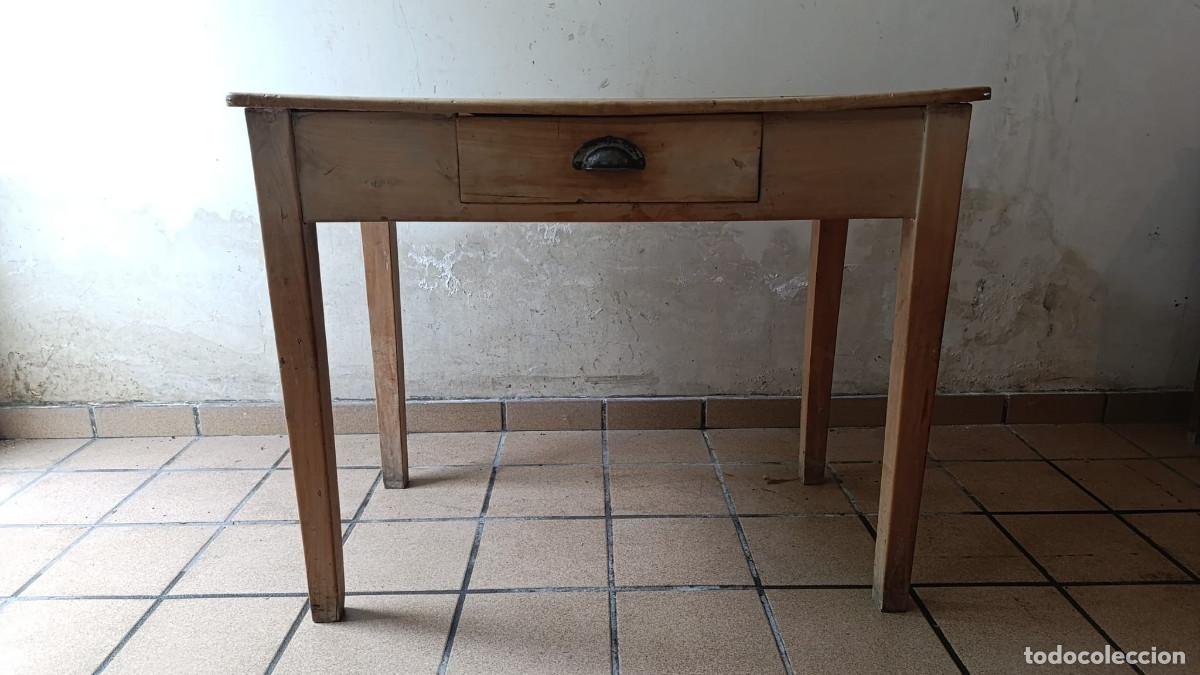Antig&uuml;edades: Mesa r&uacute;stica antigua de madera maciza - Foto 1