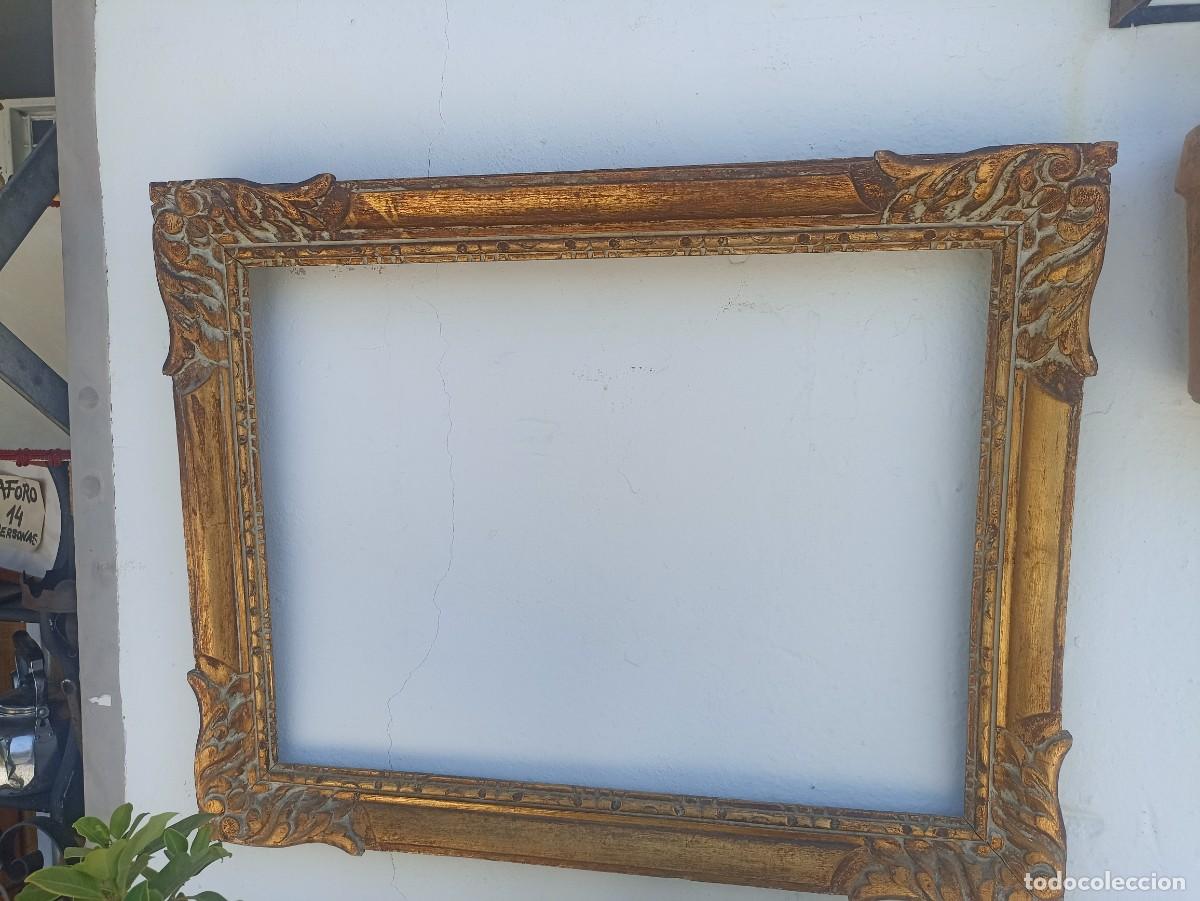 Antig&uuml;edades: Antiguo marco de madera tallada. Pan de oro. - Foto 1