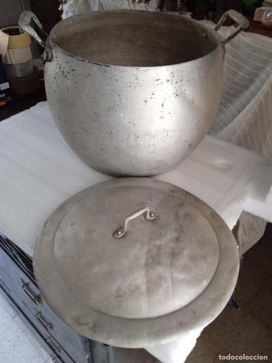 Antig&uuml;edades: Olla antigua grande de aluminio con tapadera - Foto 2
