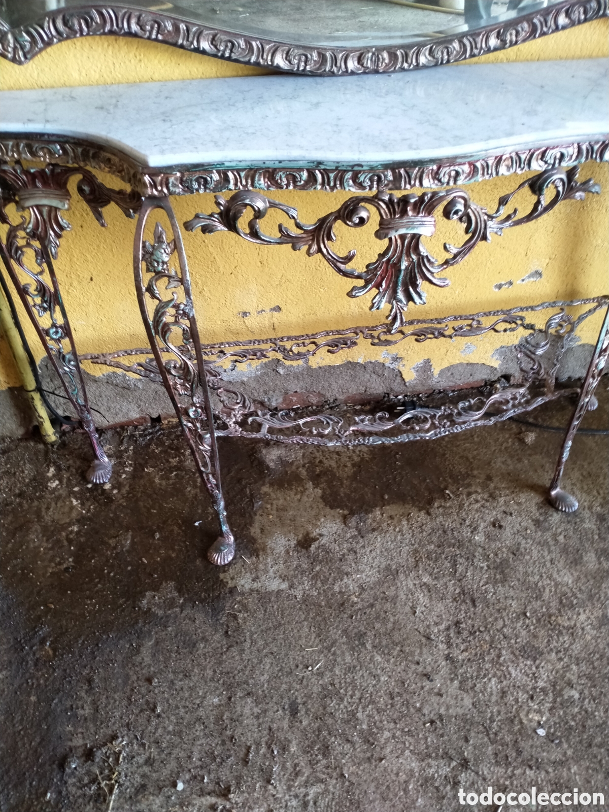 Antig&uuml;edades: Vedo consola y espejo de bronce - Foto 2