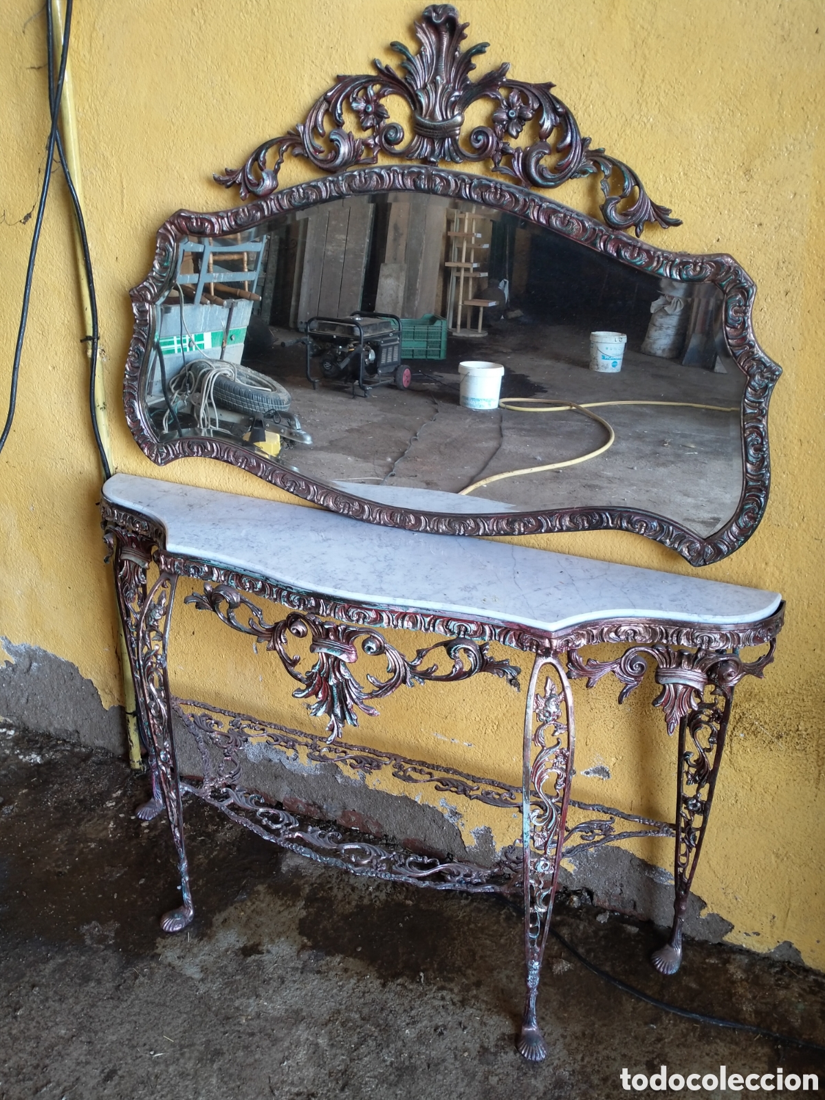 Antig&uuml;edades: Vedo consola y espejo de bronce - Foto 1