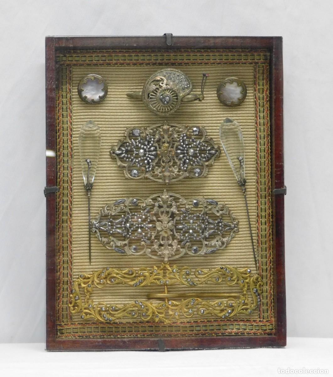Antig&uuml;edades: CONJUNTO DE BROCHES Y HEBILLA - Foto 1