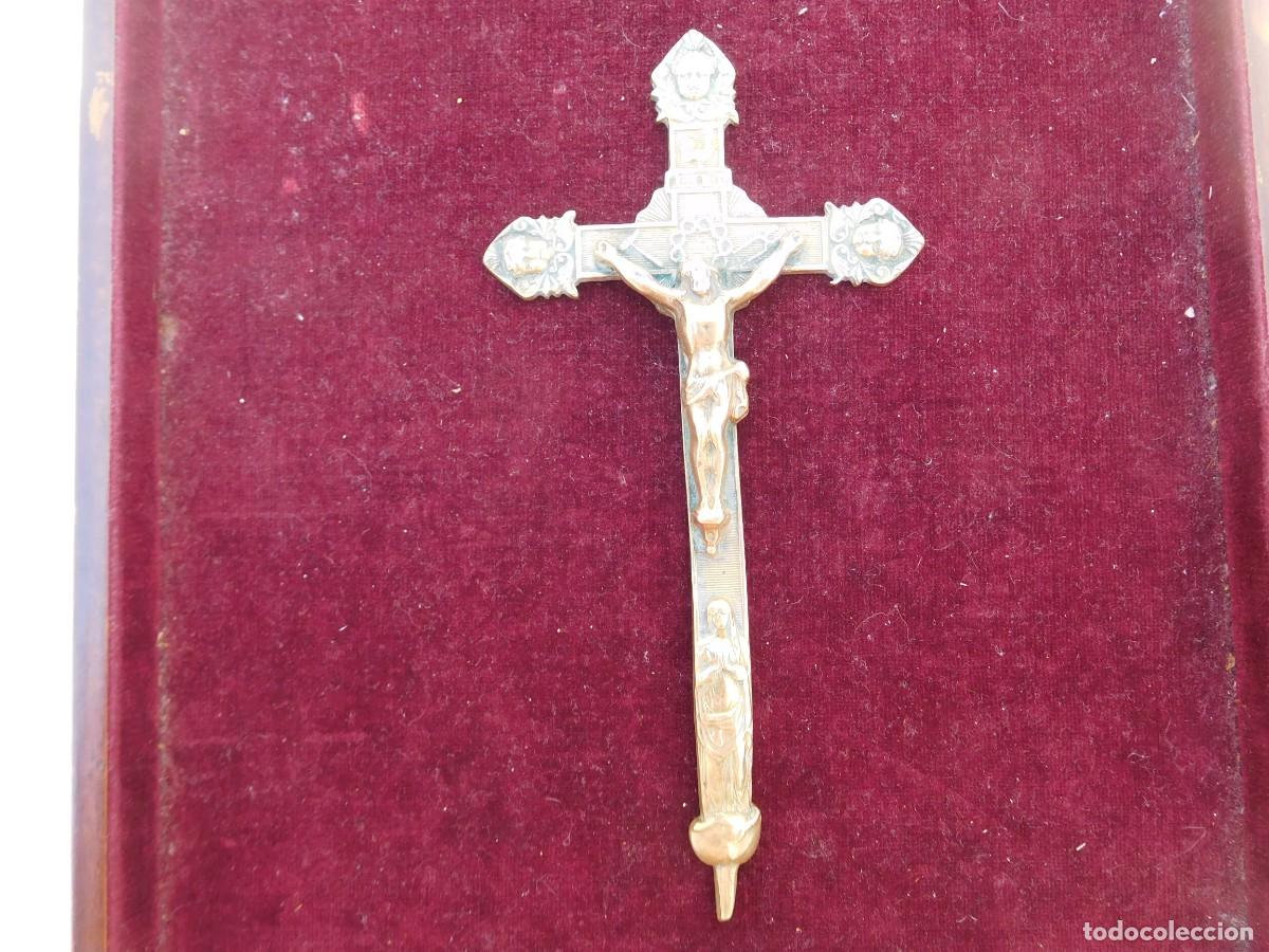Antig&uuml;edades: Crucifijo antiguo de bronce - Foto 2