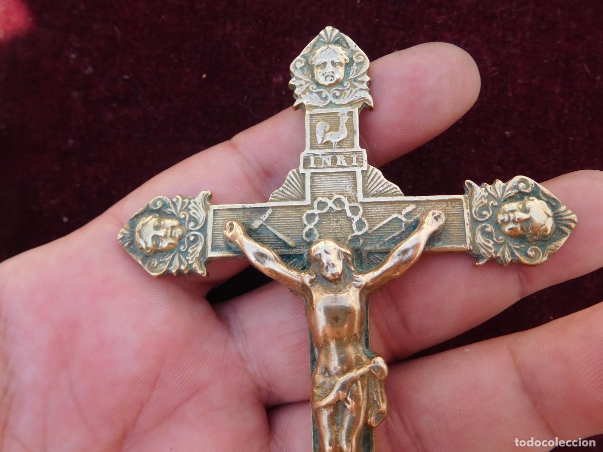 Antig&uuml;edades: Crucifijo antiguo de bronce - Foto 7