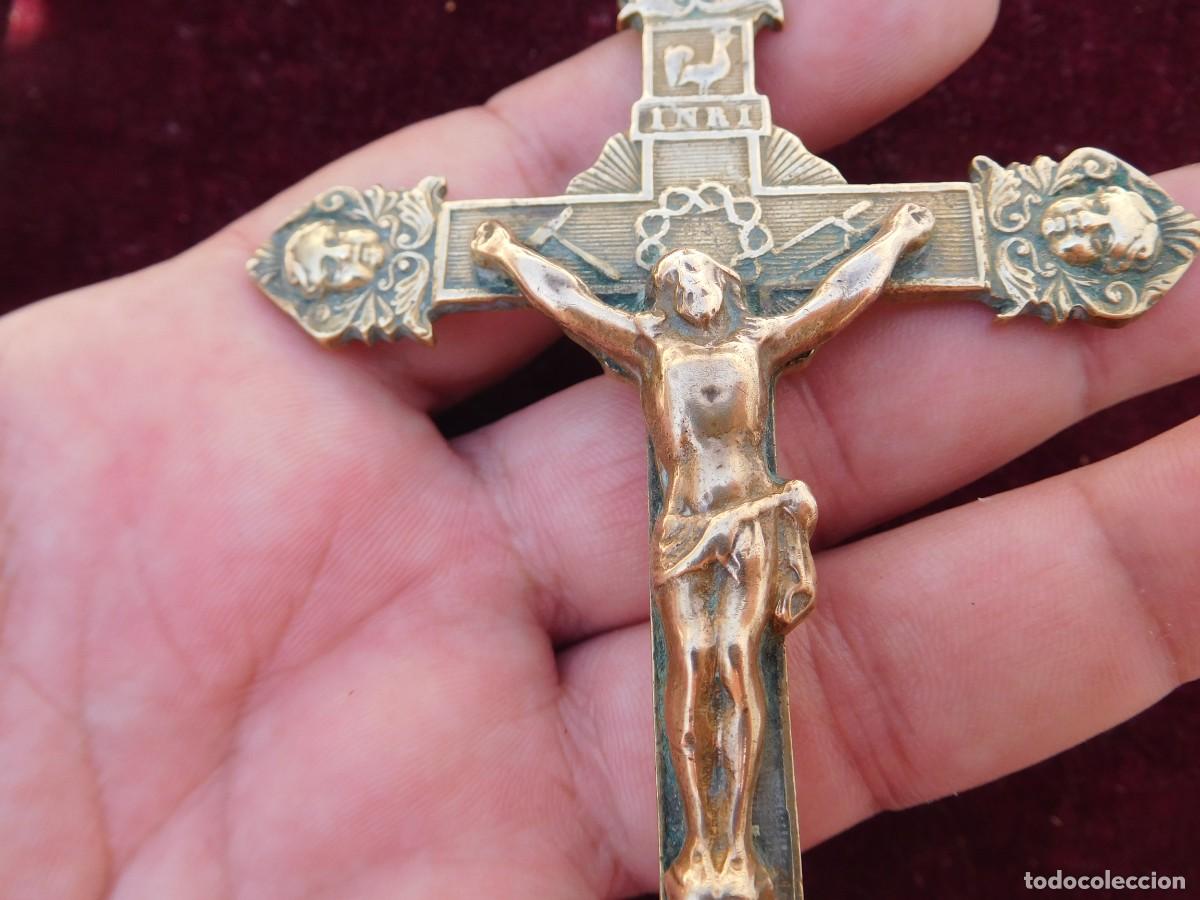 Antig&uuml;edades: Crucifijo antiguo de bronce - Foto 8