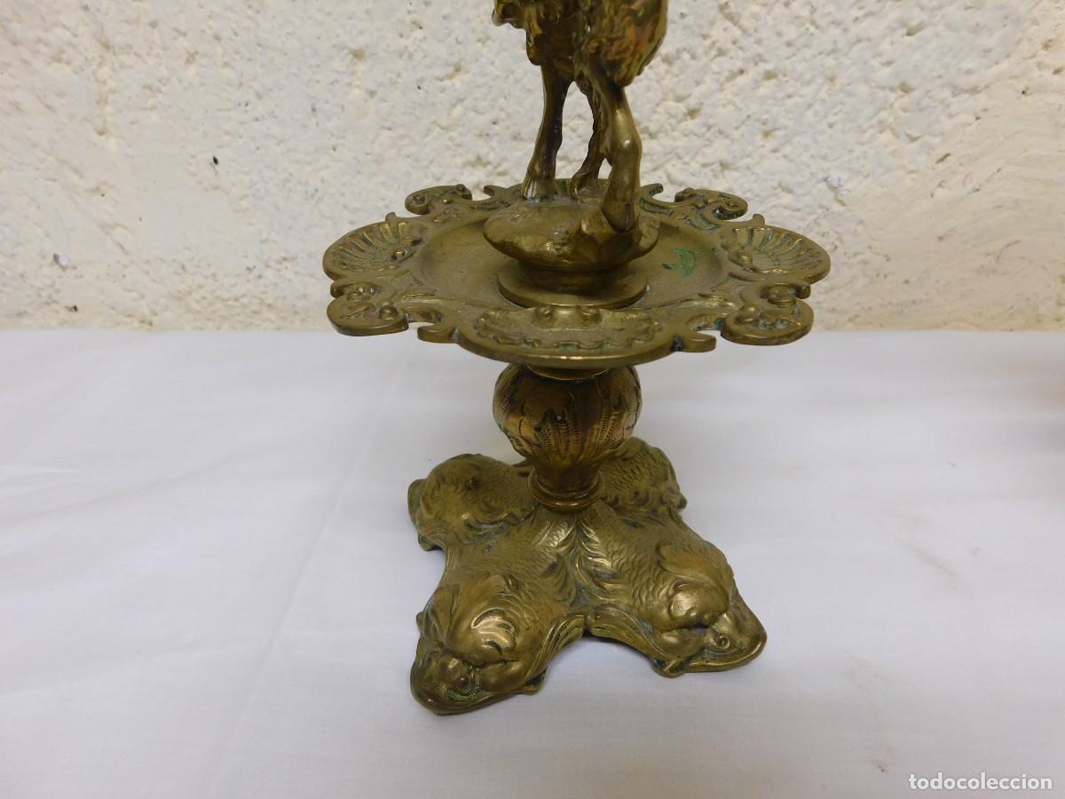 Antig&uuml;edades: PAREJA DE CANDELABROS DE BRONCE - Foto 6
