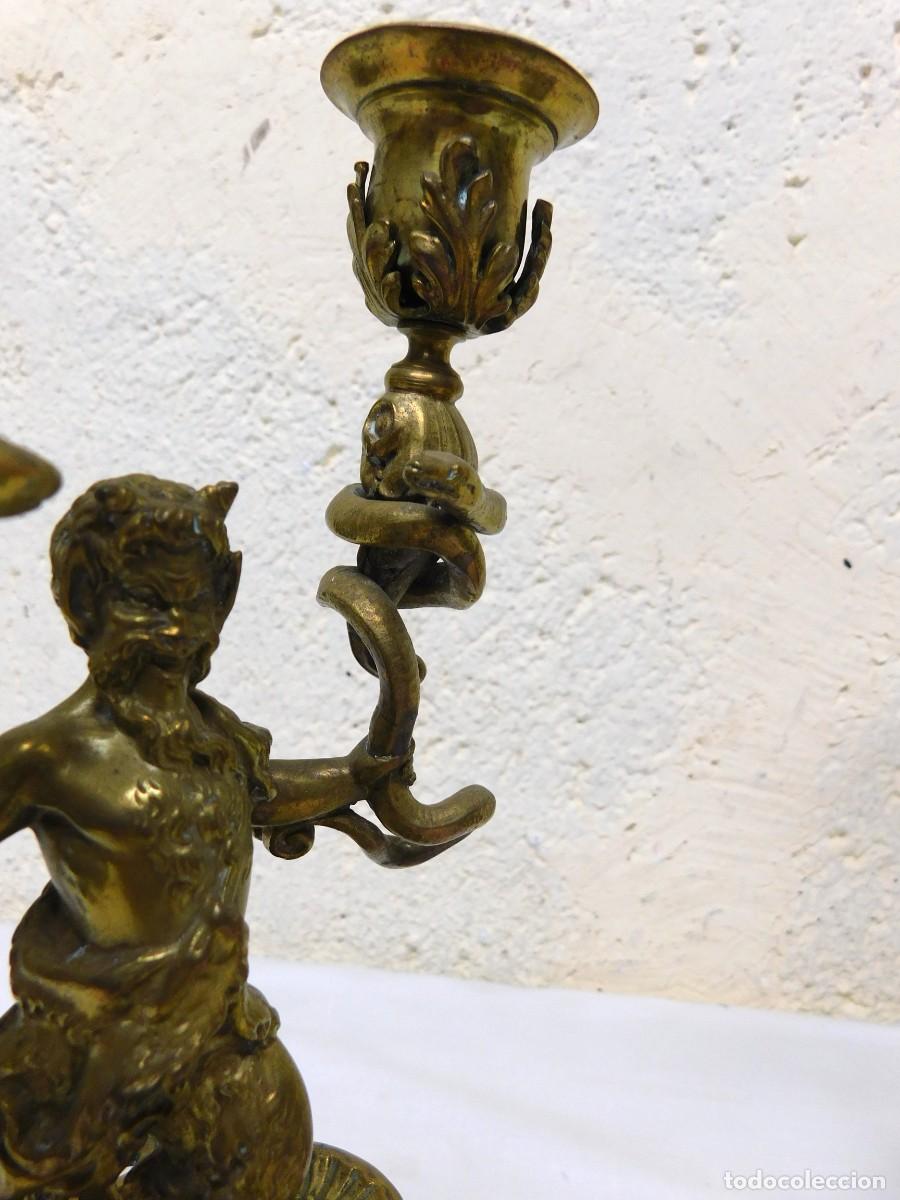 Antig&uuml;edades: PAREJA DE CANDELABROS DE BRONCE - Foto 12