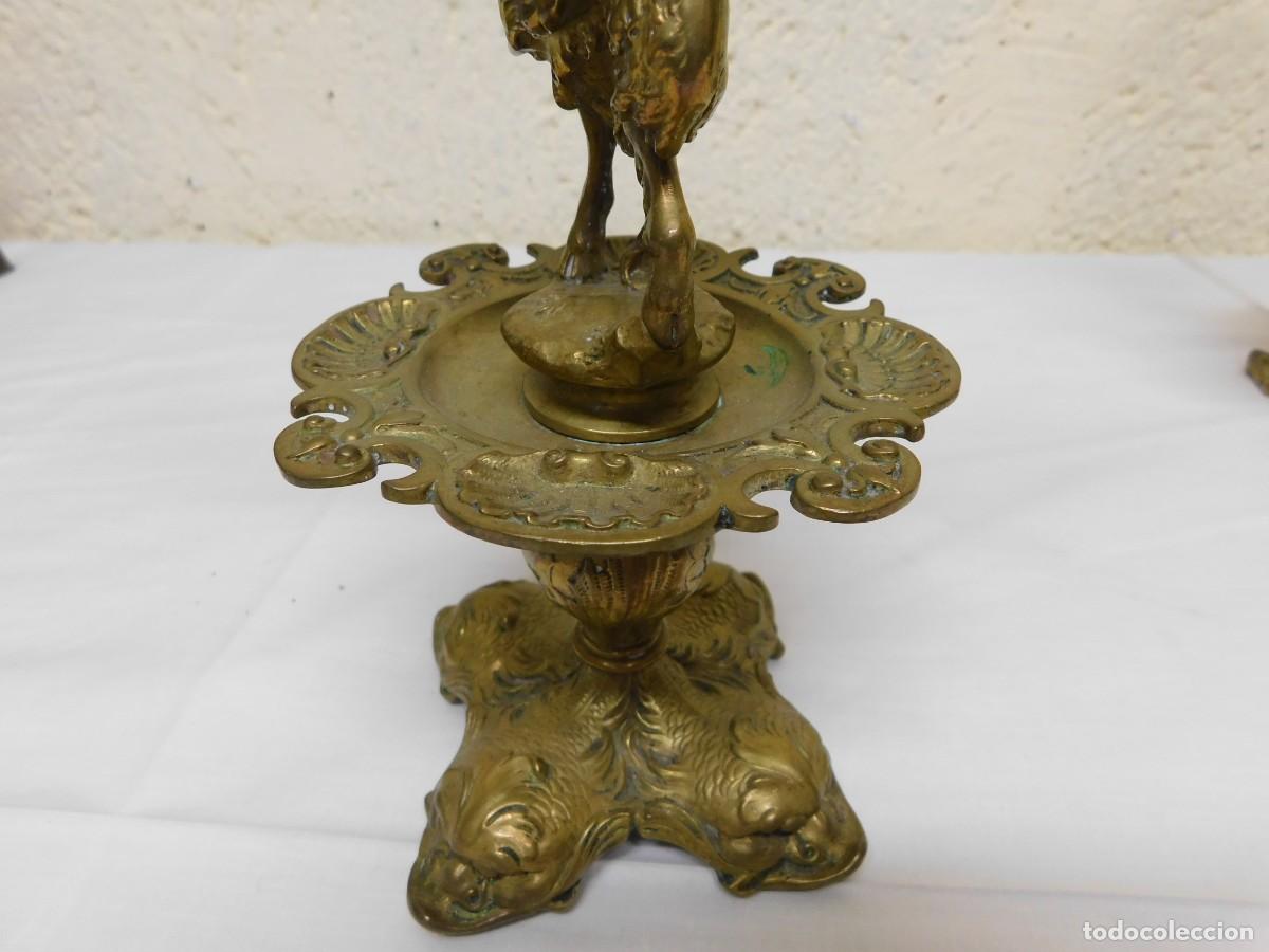 Antig&uuml;edades: PAREJA DE CANDELABROS DE BRONCE - Foto 14