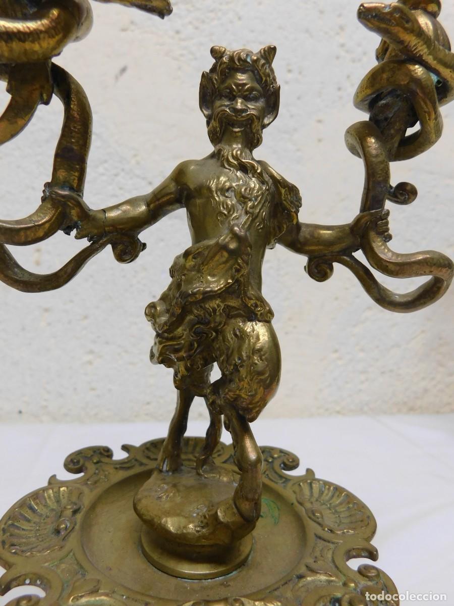 Antig&uuml;edades: PAREJA DE CANDELABROS DE BRONCE - Foto 15