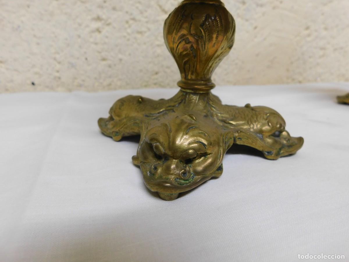 Antig&uuml;edades: PAREJA DE CANDELABROS DE BRONCE - Foto 18