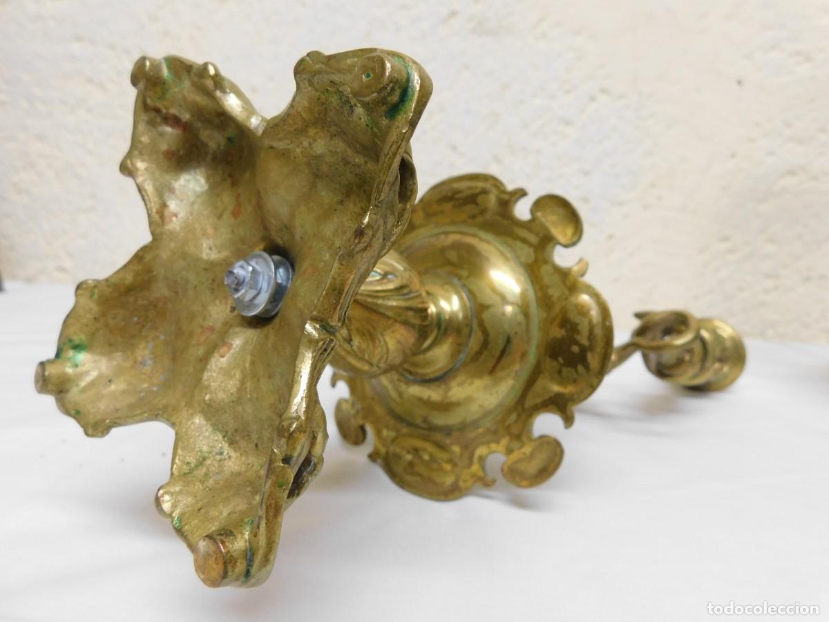 Antig&uuml;edades: PAREJA DE CANDELABROS DE BRONCE - Foto 20