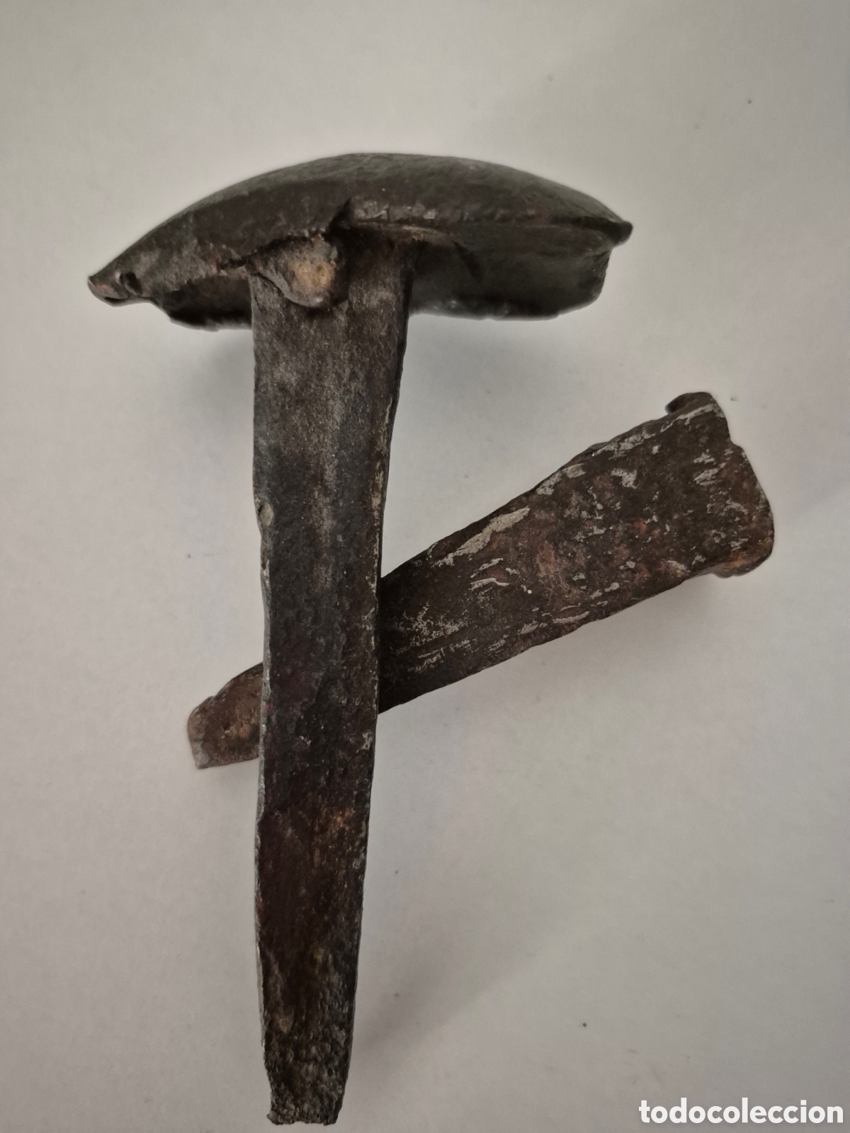 Antig&uuml;edades: Dos elements de ferro rustics - Foto 1