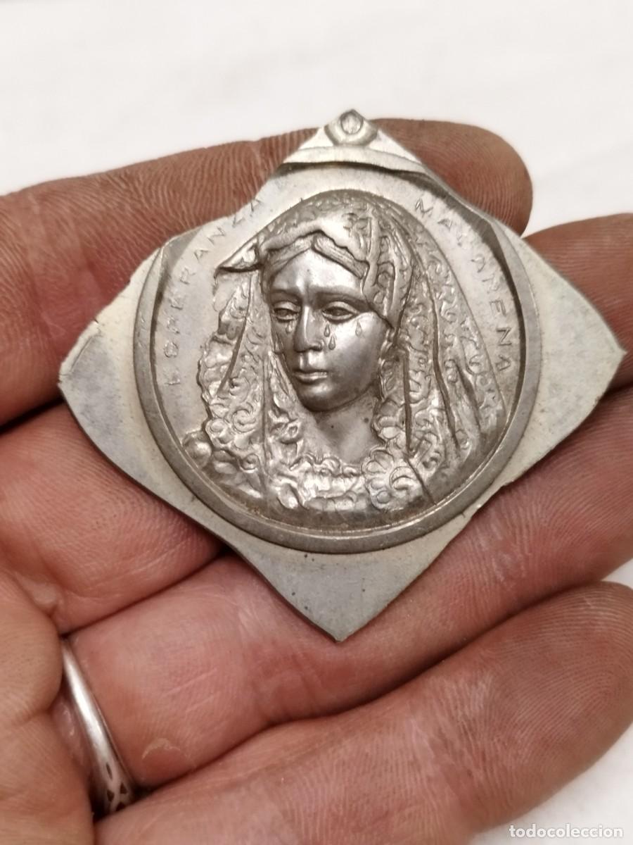 Antig&uuml;edades: Medalla de la virgen de la Macarena sin recortar. - Foto 2