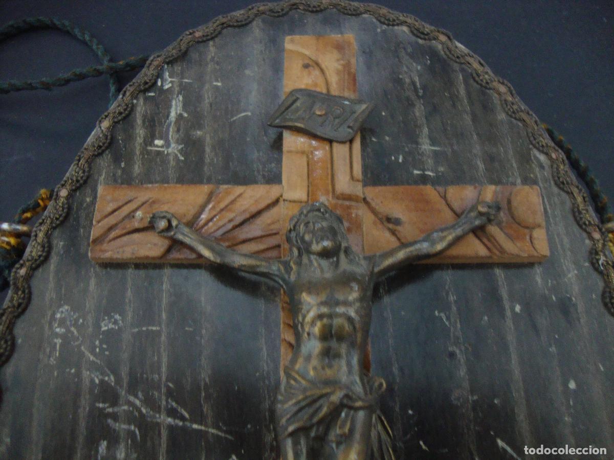 Antig&uuml;edades: ANTIGUO BENDITERO CRUCIFIJO BRONCE MADERA - Foto 2